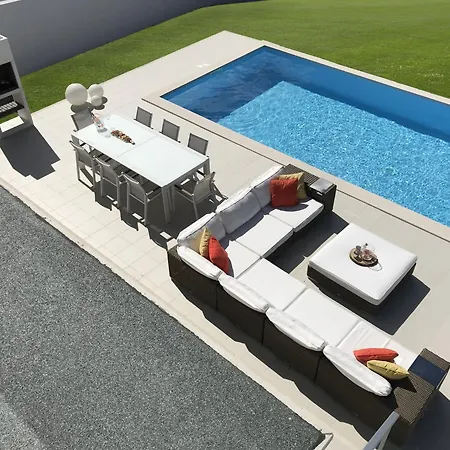 W Heated Pool Near Obidos *